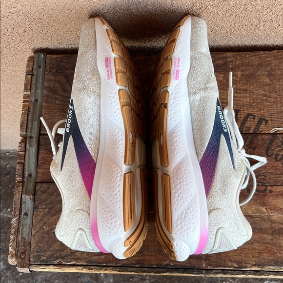 Brooks Women's Ghost 16 Athletic Shoes - Picture 8 of 10